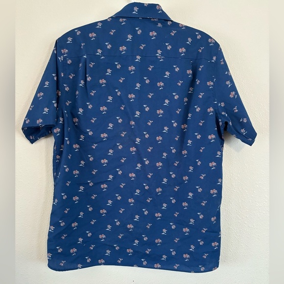 Van Heusen Short Sleeve Button Down - Picture 7 of 9